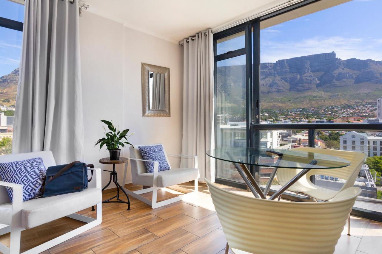 Urban Oasis At The Four Seasons Appartement Kaapstad