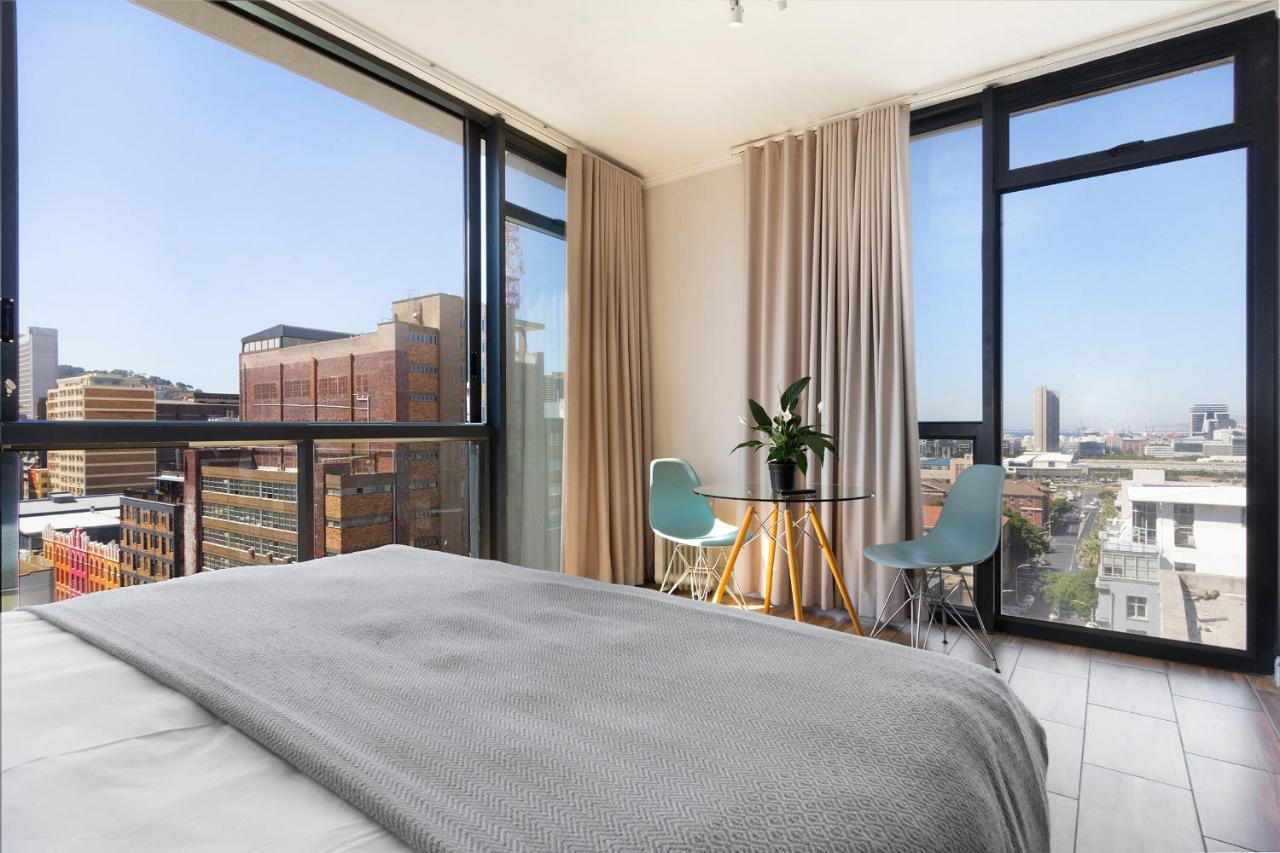 Urban Oasis At The Four Seasons * Kaapstad