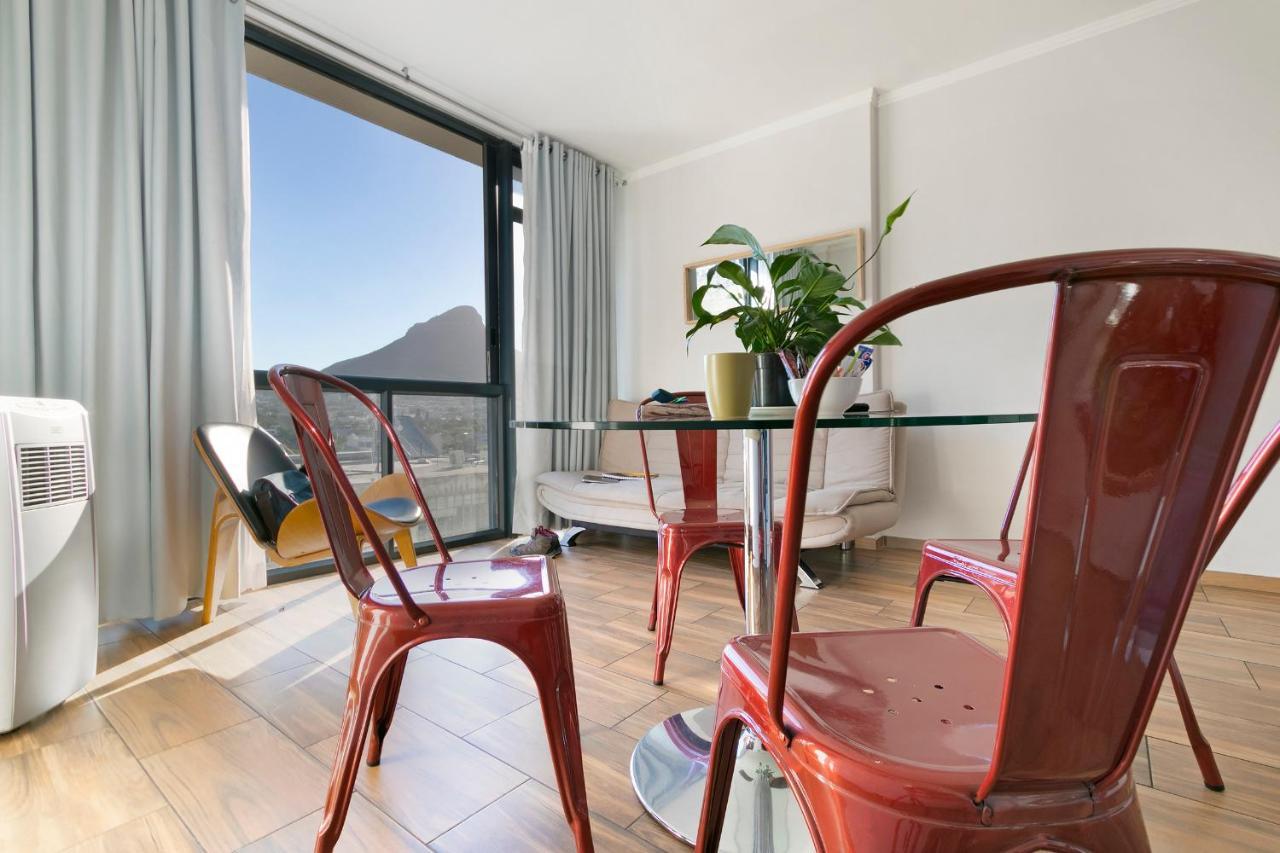 Urban Oasis At The Four Seasons Appartement Kaapstad